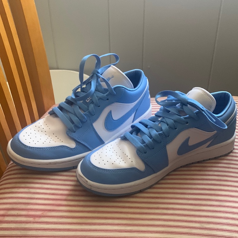 Air Jordan 1 UNC